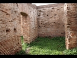 02806 ostia - regio v - insula vi - edificio (v,vi,3) - westende - hinterer raum - westende - bli ri westen - 01-2024.jpg